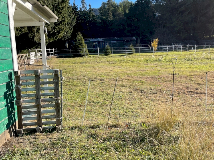 LOCAUX POUR CHEVAUX OU AUTRES ANIMAUX :