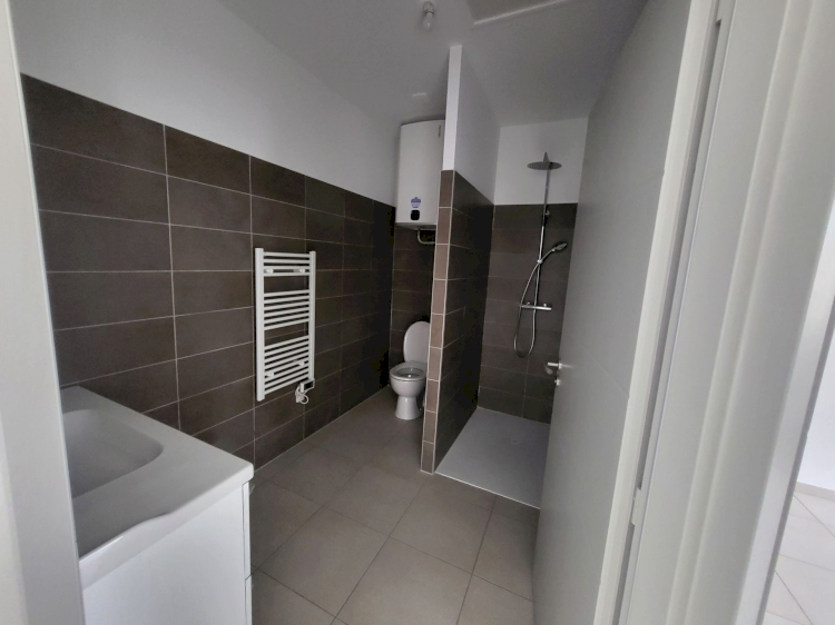 APPARTEMENT DE TYPE T3 ÉLIGIBLE AU PRÊT À TAUX ZÉRO ( PTZ ) .
