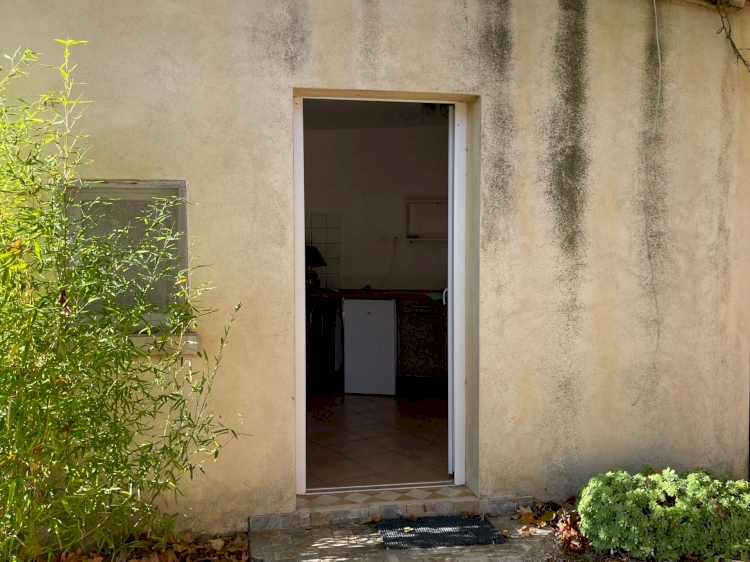 UNE GRANDE  MAISON AVEC UN ESPACE DE VIE DE 212 M2  .