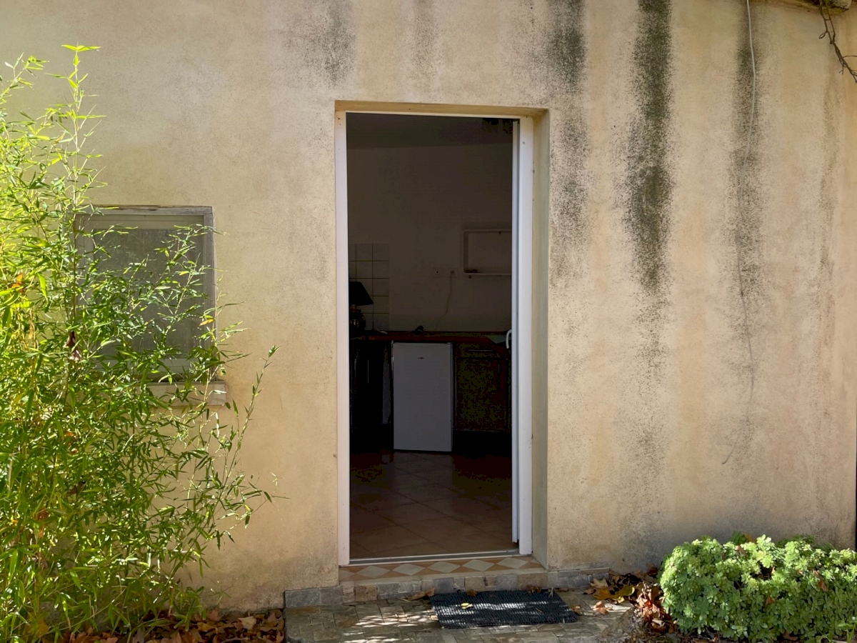 UNE GRANDE  MAISON AVEC UN ESPACE DE VIE DE 212 M2  .