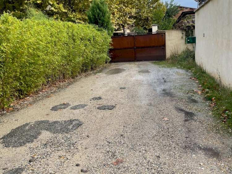 UNE GRANDE  MAISON AVEC UN ESPACE DE VIE DE 212 M2  .