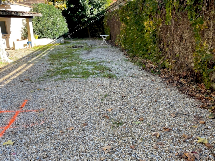 UNE GRANDE  MAISON AVEC UN ESPACE DE VIE DE 212 M2  .