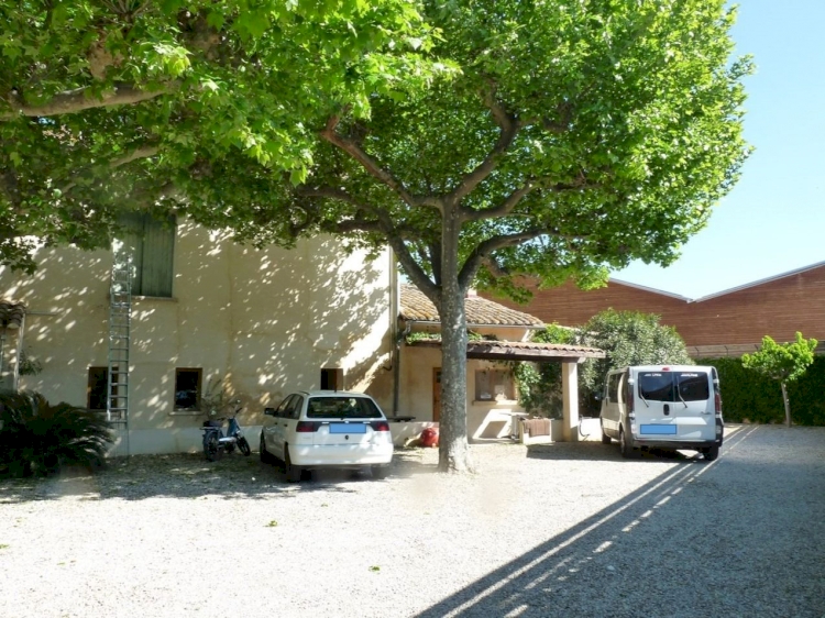 UNE GRANDE  MAISON AVEC UN ESPACE DE VIE DE 212 M2  .