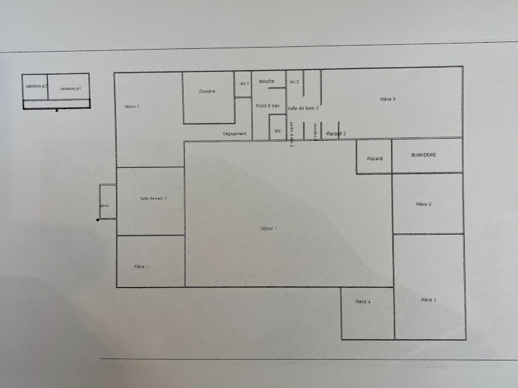 Un ensemble foncier d’une surface  bâtie de 927,52 M2 .
