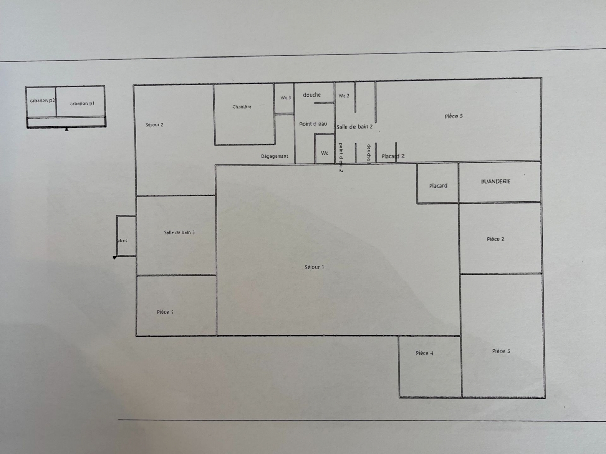 Un ensemble foncier d’une surface  bâtie de 927,52 M2 .