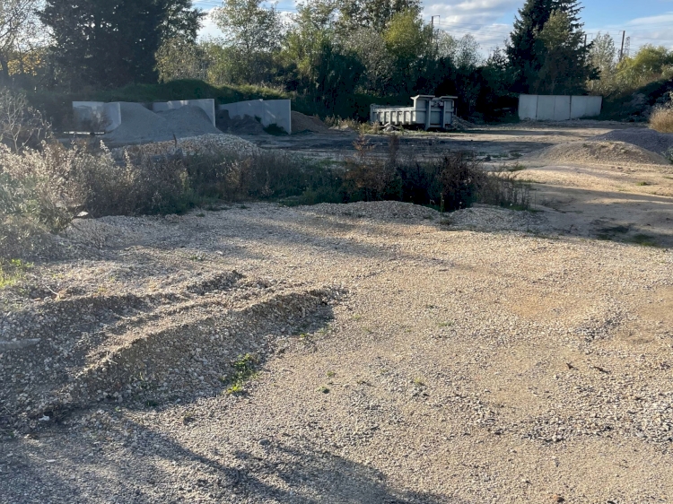 Un ensemble foncier d’une surface  bâtie de 927,52 M2 .