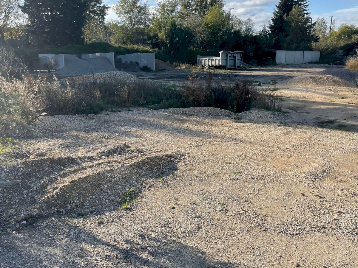 Un ensemble foncier d’une surface  bâtie de 927,52 M2 .