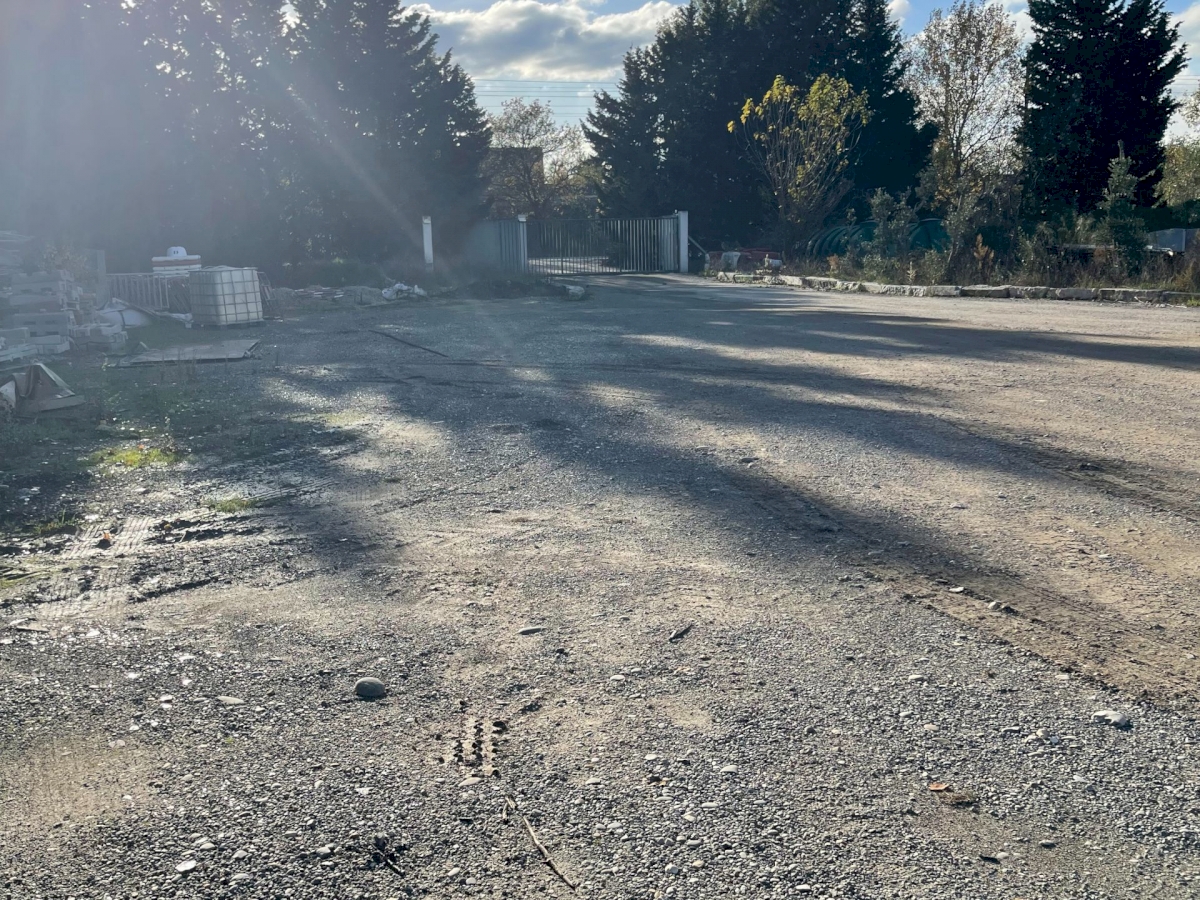 Un ensemble foncier d’une surface  bâtie de 927,52 M2 .