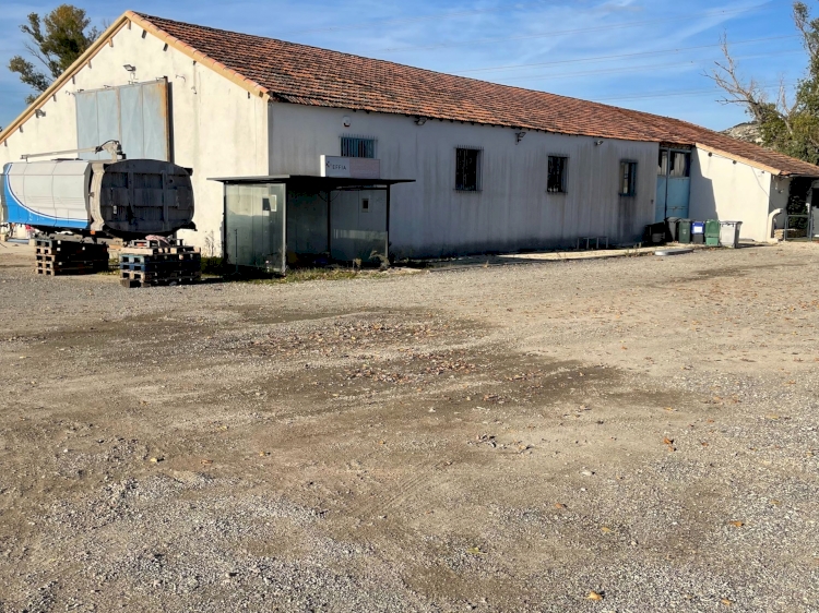 Un ensemble foncier d’une surface  bâtie de 927,52 M2 .