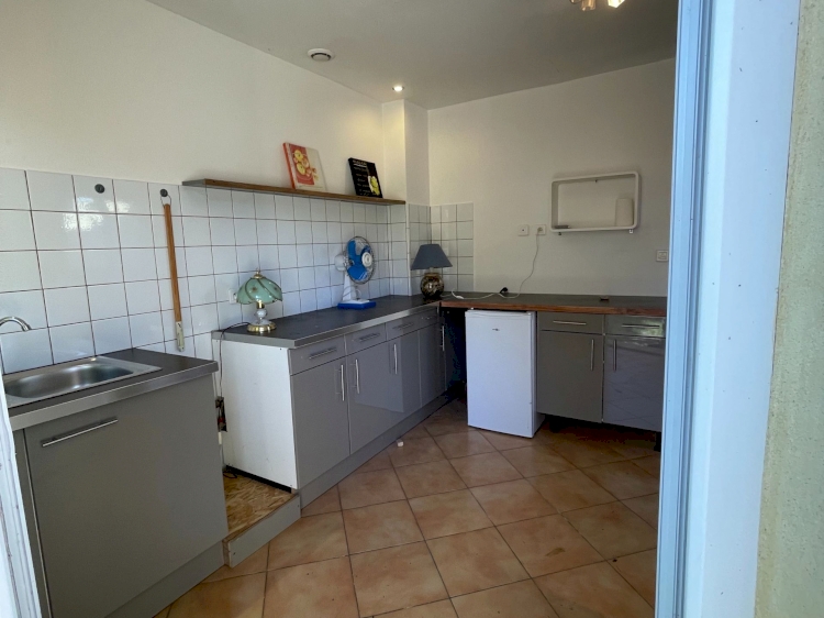 UNE GRANDE  MAISON AVEC UN ESPACE DE VIE DE 212 M2  .