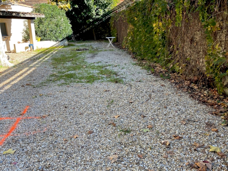 UNE GRANDE  MAISON AVEC UN ESPACE DE VIE DE 212 M2  .