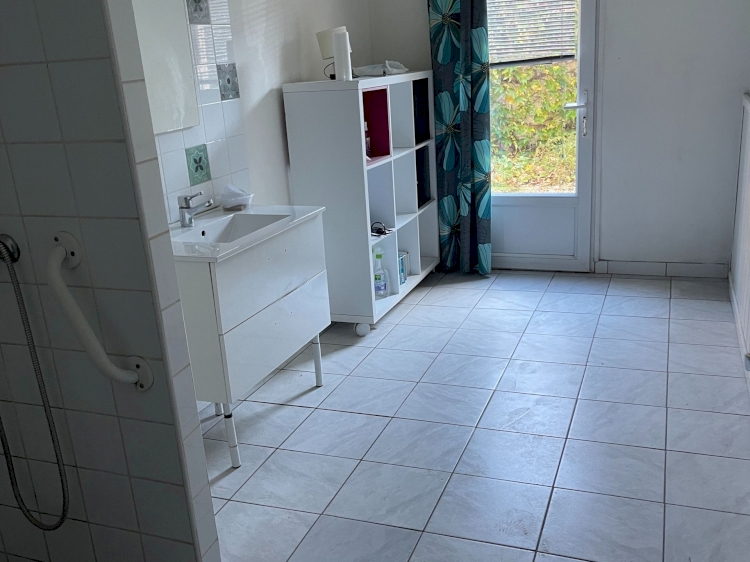 UNE GRANDE  MAISON AVEC UN ESPACE DE VIE DE 212 M2  .