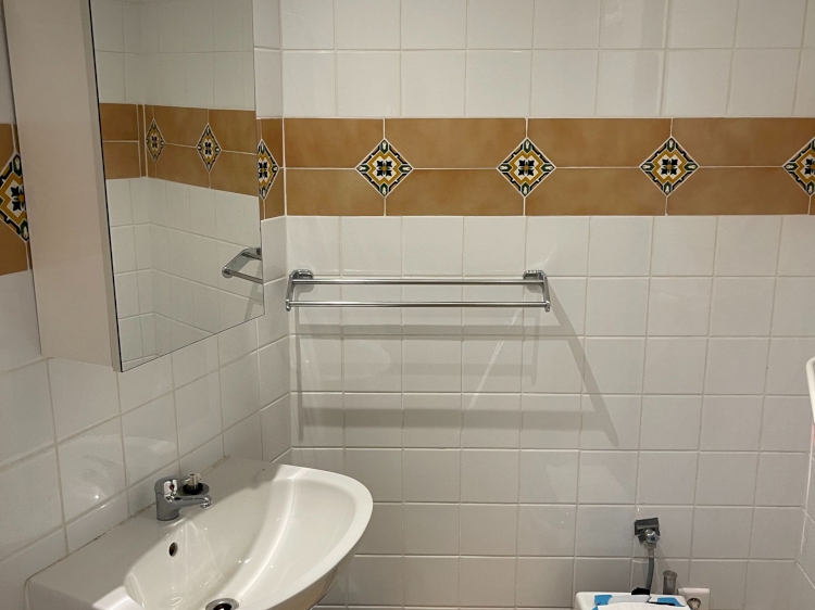 UNE GRANDE  MAISON AVEC UN ESPACE DE VIE DE 212 M2  .