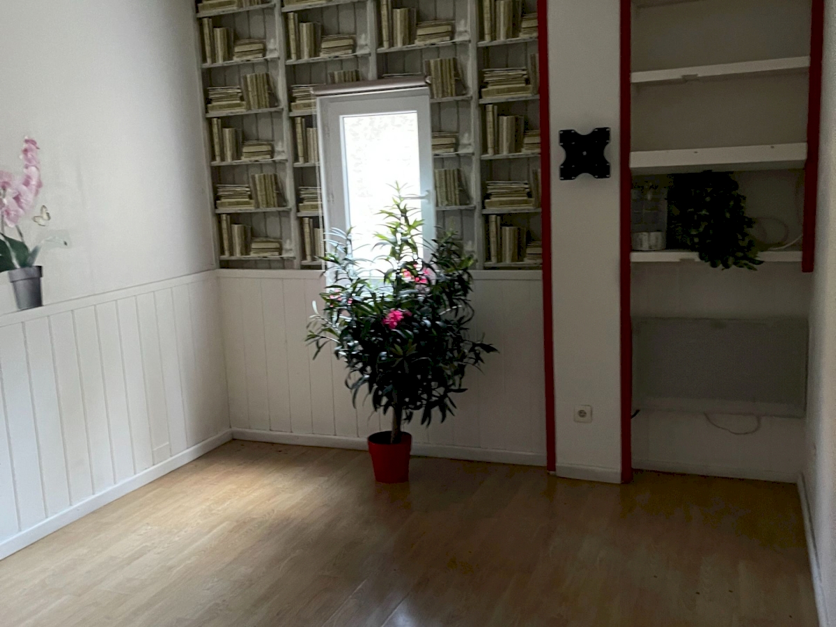 UNE GRANDE  MAISON AVEC UN ESPACE DE VIE DE 212 M2  .