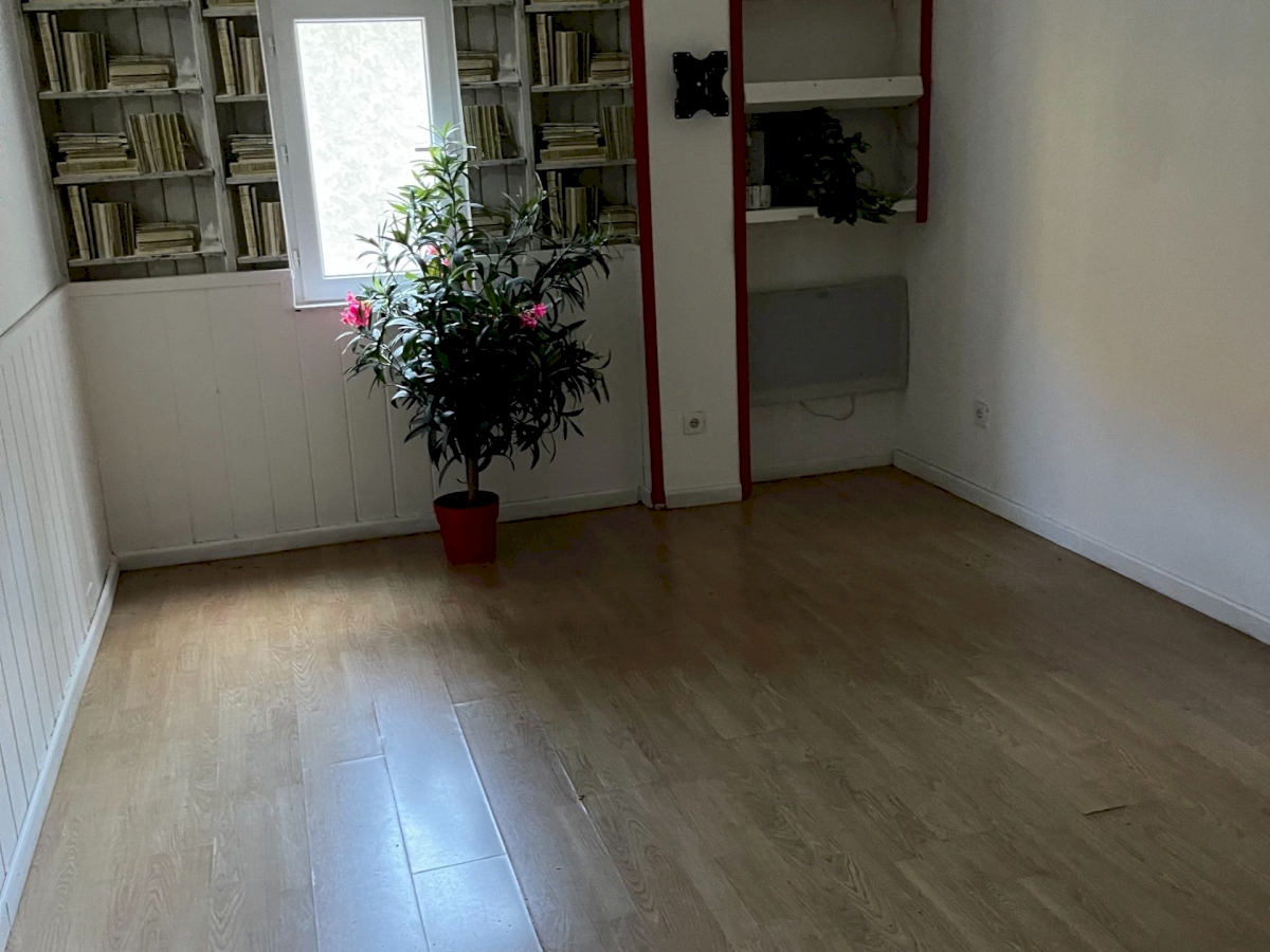 UNE GRANDE  MAISON AVEC UN ESPACE DE VIE DE 212 M2  .