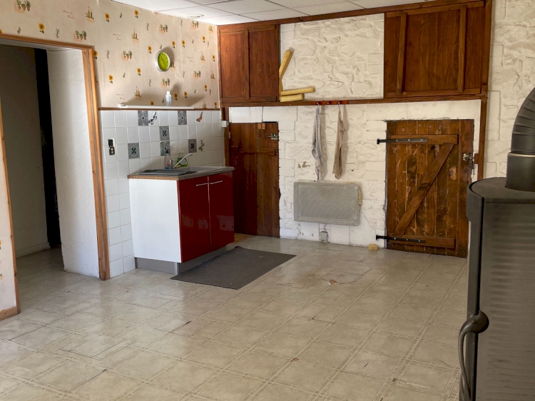 UNE GRANDE  MAISON AVEC UN ESPACE DE VIE DE 212 M2  .