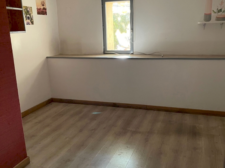 UNE GRANDE  MAISON AVEC UN ESPACE DE VIE DE 212 M2  .