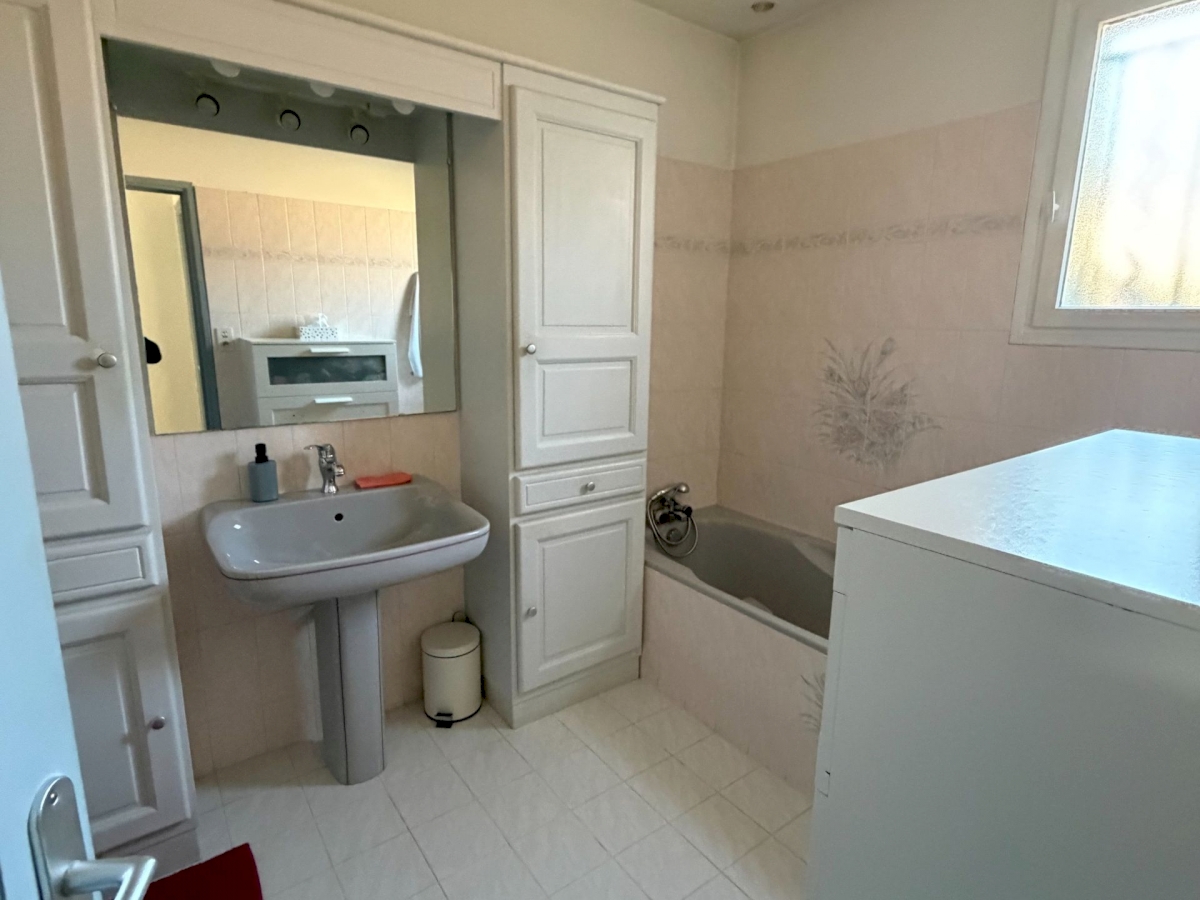 UNE PROPRIÉTÉ AVEC UN BEL ESPACE DE VIE AU CALME .