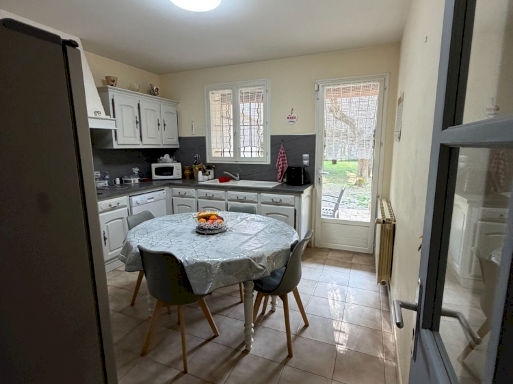 UNE PROPRIÉTÉ AVEC UN BEL ESPACE DE VIE AU CALME .