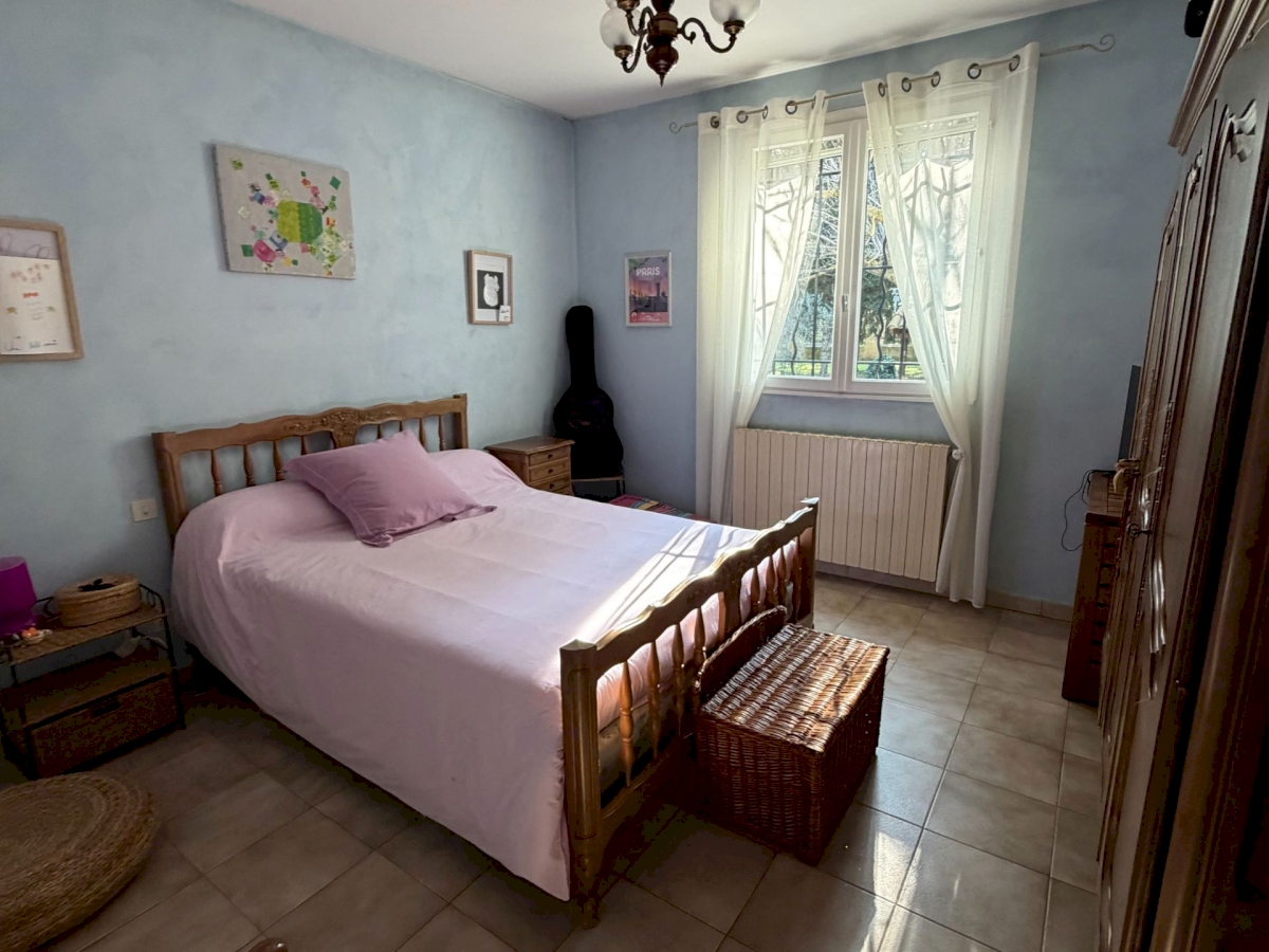 UNE PROPRIÉTÉ AVEC UN BEL ESPACE DE VIE AU CALME .