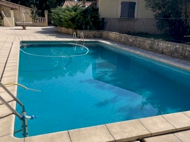 UNE PROPRIÉTÉ AVEC UN BEL ESPACE DE VIE AU CALME .