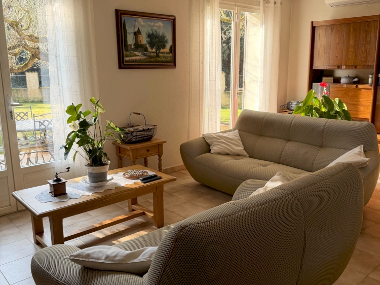 UNE PROPRIÉTÉ AVEC UN BEL ESPACE DE VIE AU CALME .