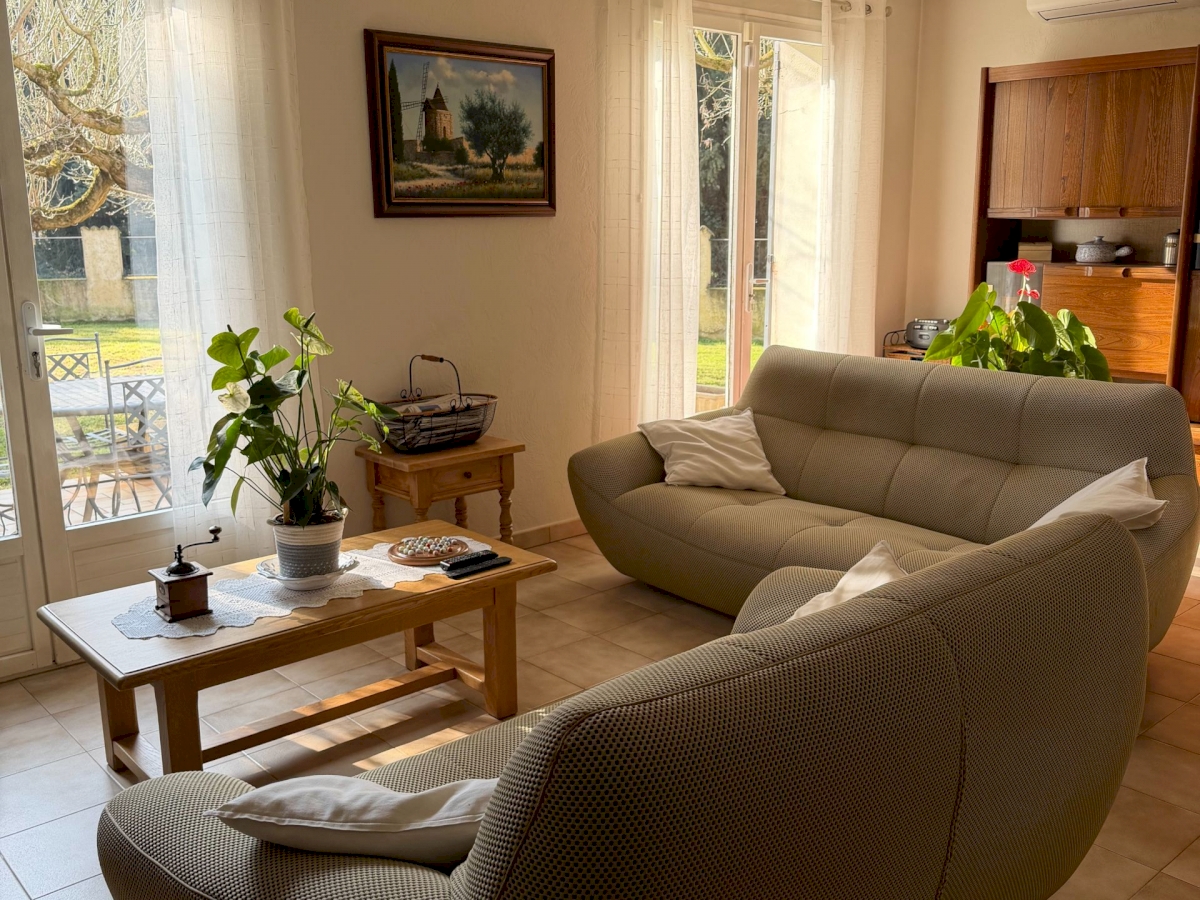 UNE PROPRIÉTÉ AVEC UN BEL ESPACE DE VIE AU CALME .