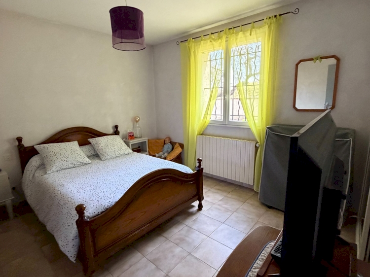 UNE PROPRIÉTÉ AVEC UN BEL ESPACE DE VIE AU CALME .