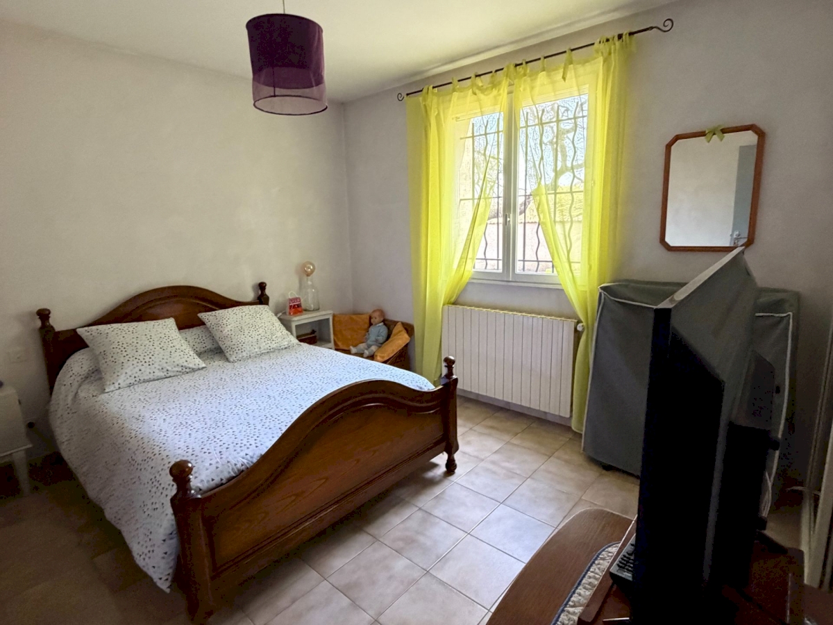 UNE PROPRIÉTÉ AVEC UN BEL ESPACE DE VIE AU CALME .