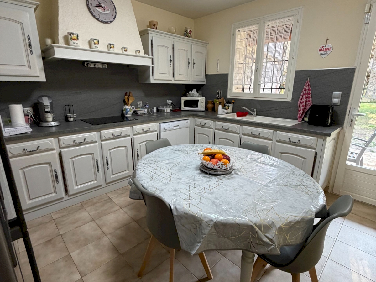 UNE PROPRIÉTÉ AVEC UN BEL ESPACE DE VIE AU CALME .