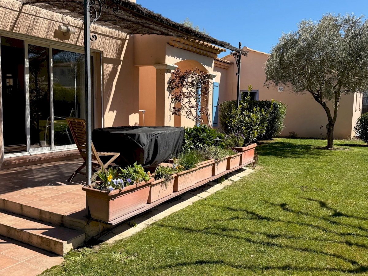 UNE CHARMANTE VILLA  AVEC UN ESPACE DE VIE DE 158 M2