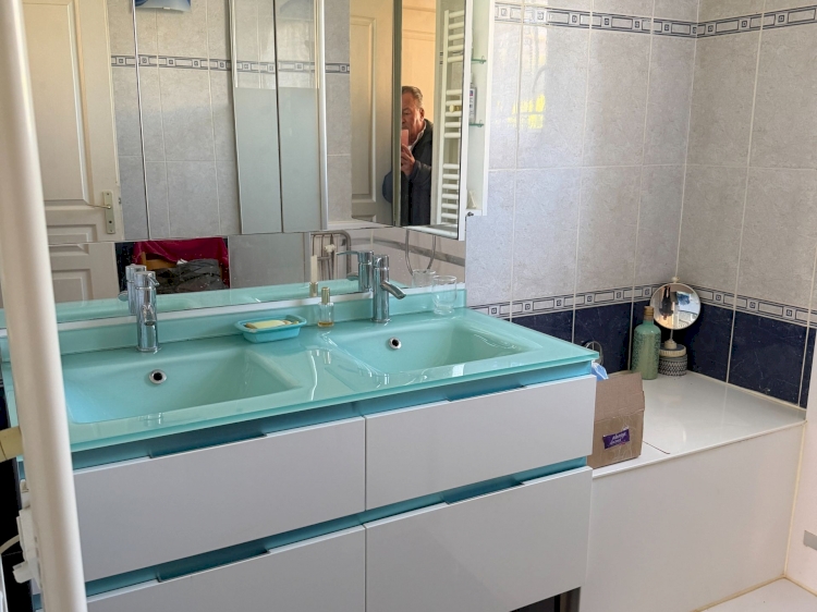 UNE CHARMANTE VILLA  AVEC UN ESPACE DE VIE DE 158 M2