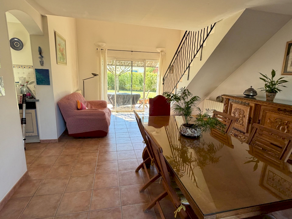 UNE CHARMANTE VILLA  AVEC UN ESPACE DE VIE DE 158 M2