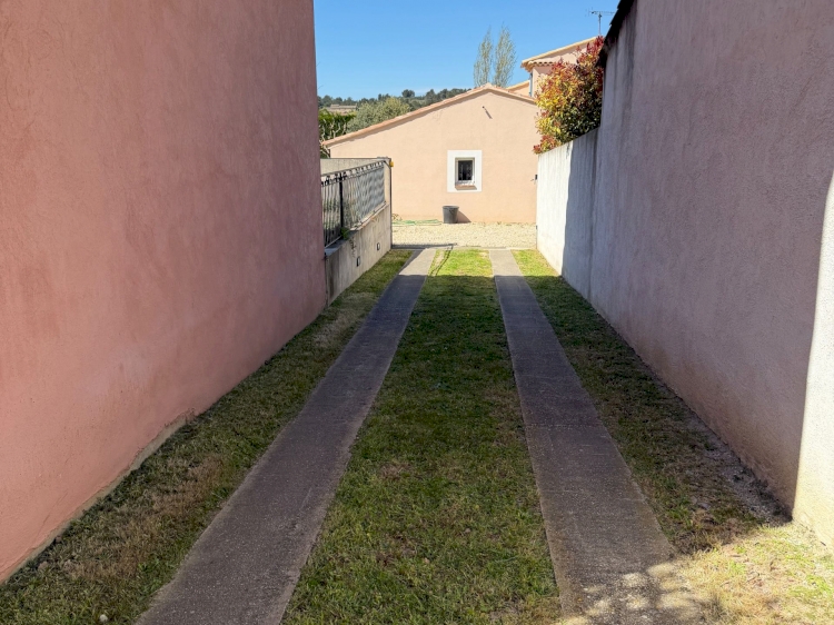 UNE CHARMANTE VILLA  AVEC UN ESPACE DE VIE DE 158 M2