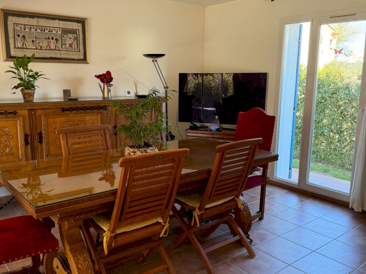 UNE CHARMANTE VILLA  AVEC UN ESPACE DE VIE DE 158 M2