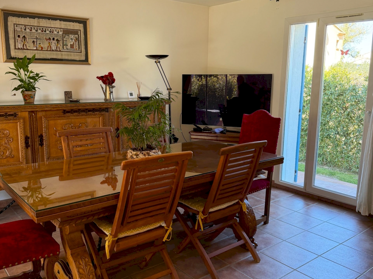 UNE CHARMANTE VILLA  AVEC UN ESPACE DE VIE DE 158 M2